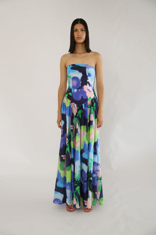 Woman in the De Loreta Golondrina Dress
