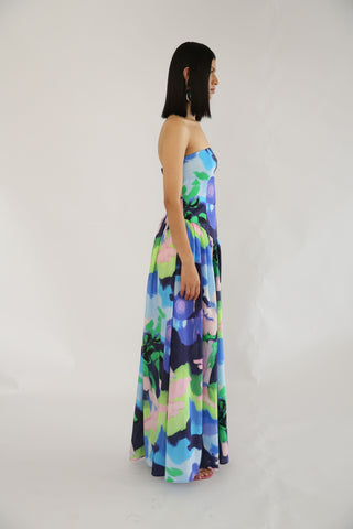 Woman in the De Loreta Golondrina Dress