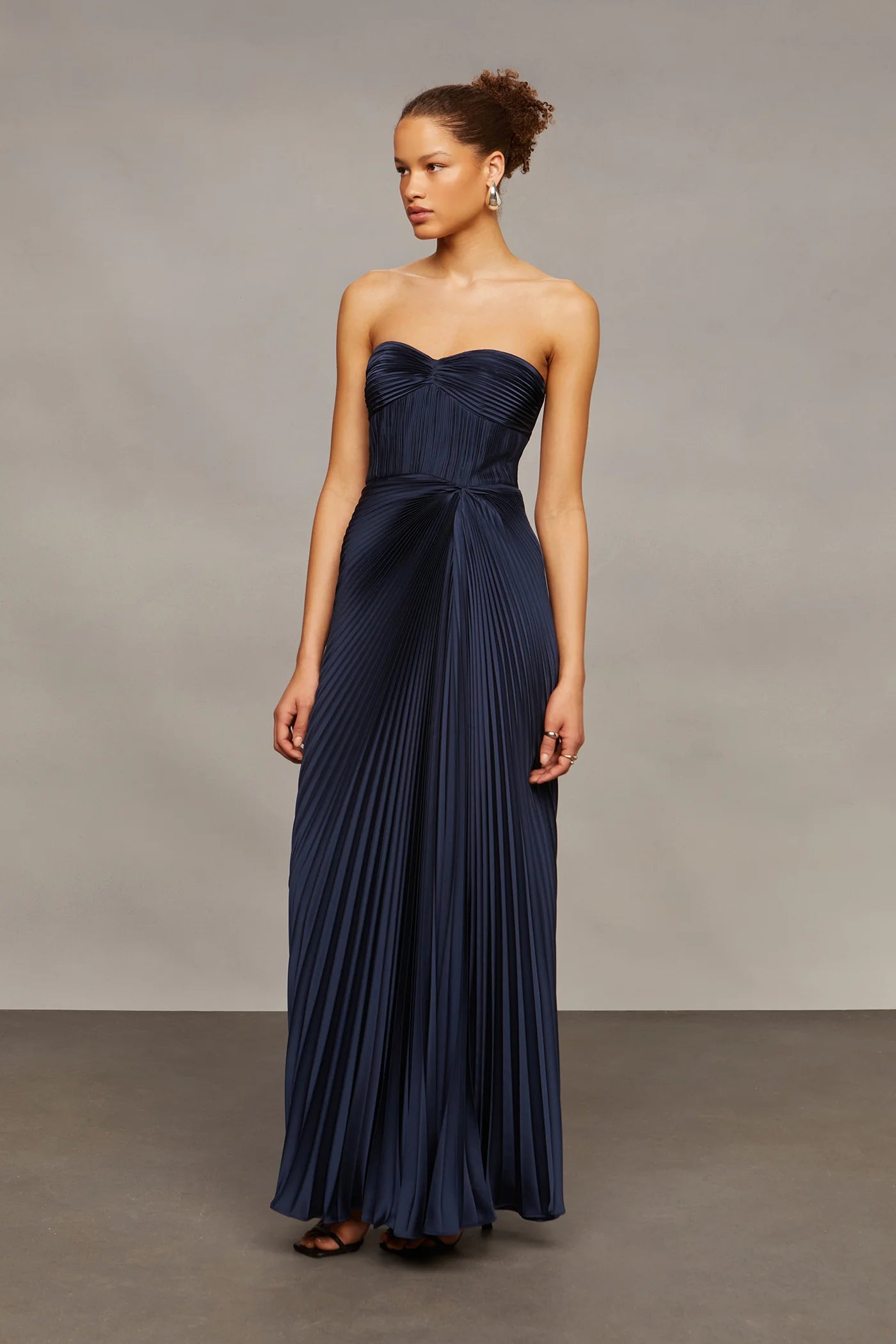 Amur Joyceann Sweetheart Gown in Navy – TrenLend